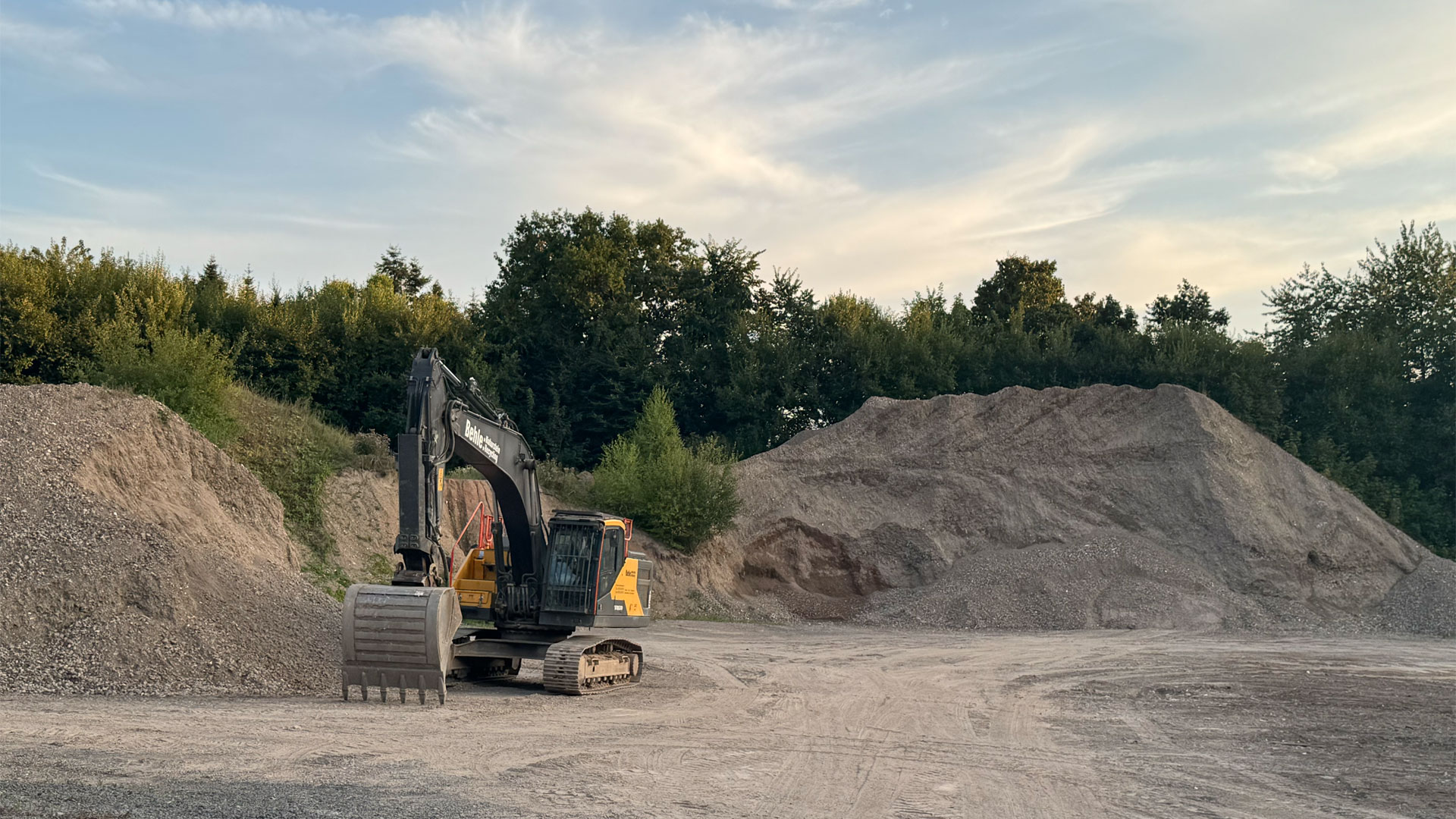 Bagger von Behle auf der Recycling-Anlage